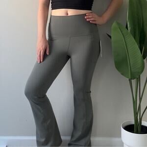 Yogalicious Lux Tribeca 7/8 Flare Pants in Mulled Basil stretch mid waist rise S